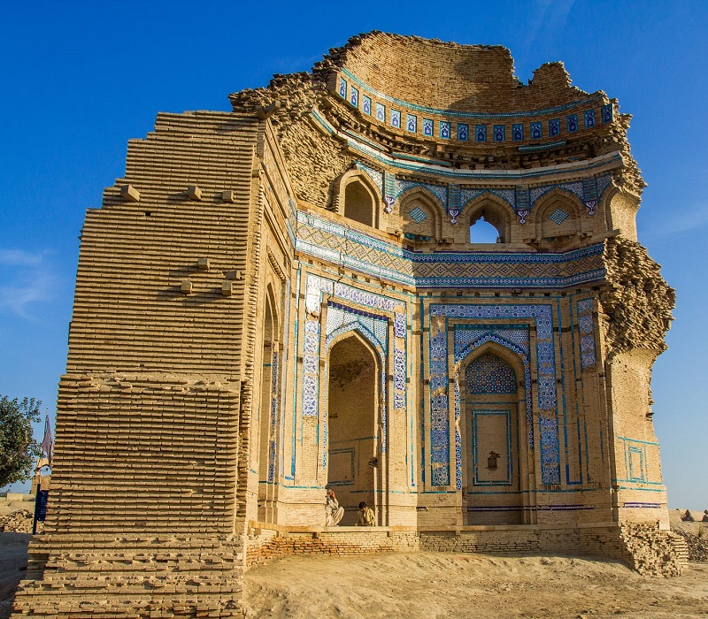 About Uch Sharif